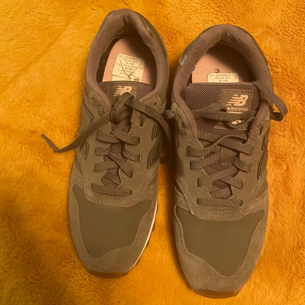 New balance 373 ladies trainers size 8.5 us